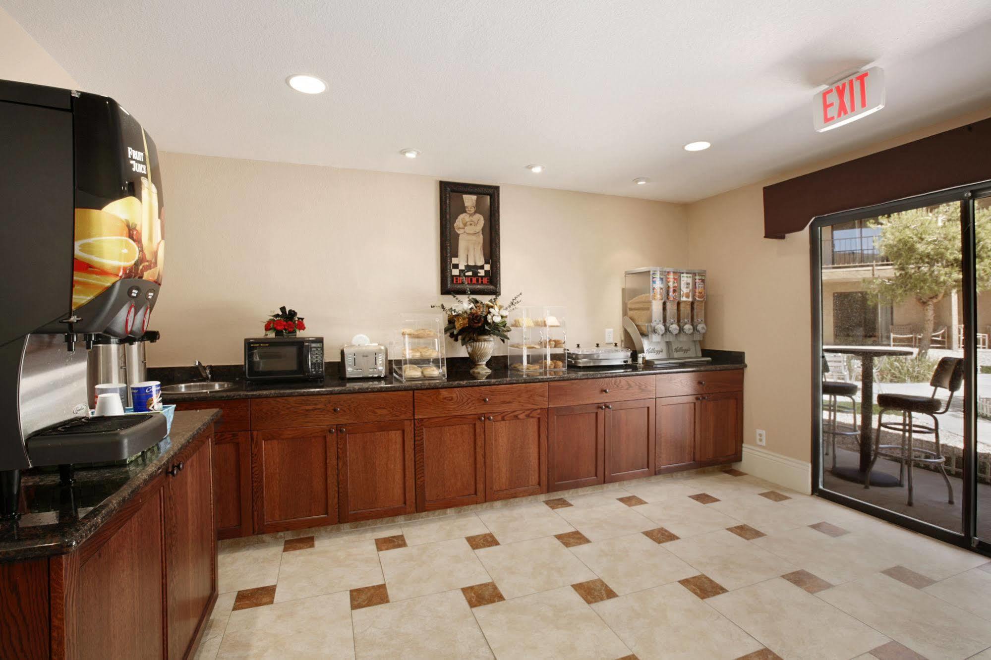 Travelodge Inn & Suites By Wyndham Yucca Valley/Joshua Tree Restaurant bilde